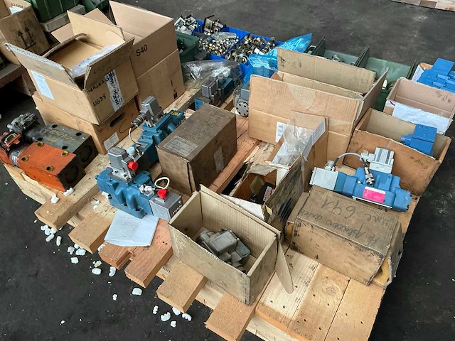 Partij diverse onderdelen - afbeelding 10 van  19