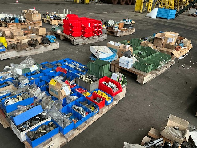 Partij diverse onderdelen - afbeelding 1 van  19