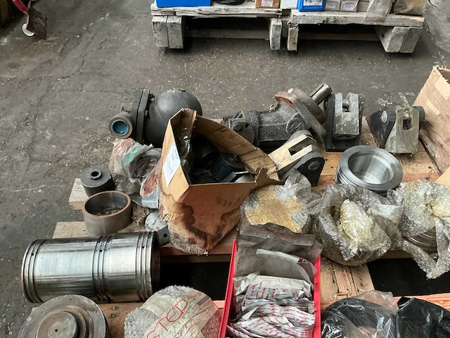 Partij diverse onderdelen - afbeelding 8 van  18