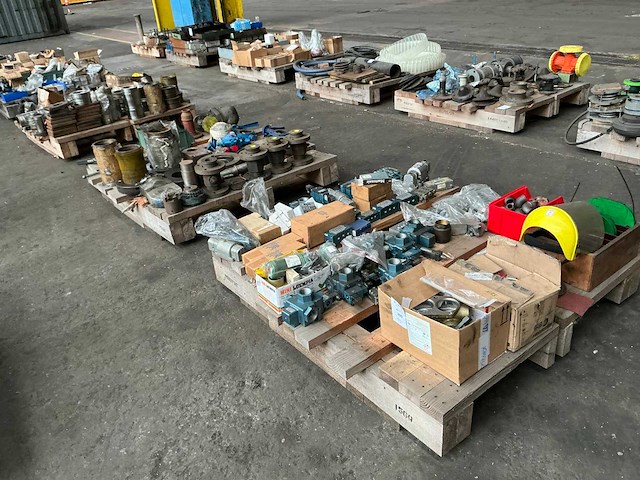 Partij diverse onderdelen - afbeelding 1 van  18