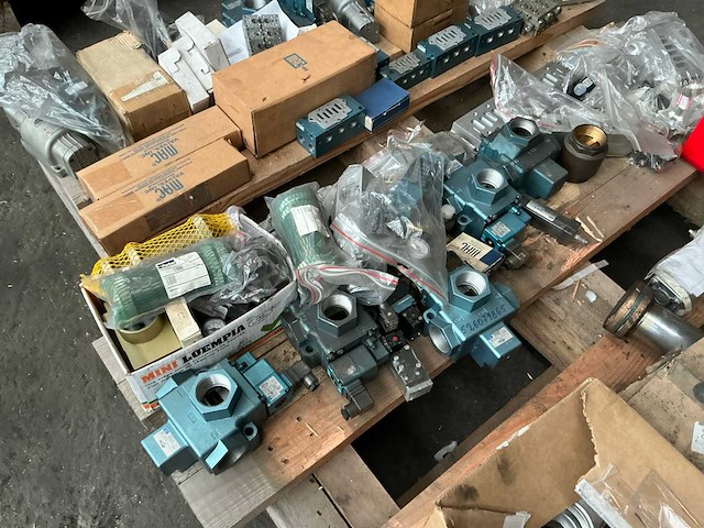 Partij diverse onderdelen - afbeelding 11 van  18