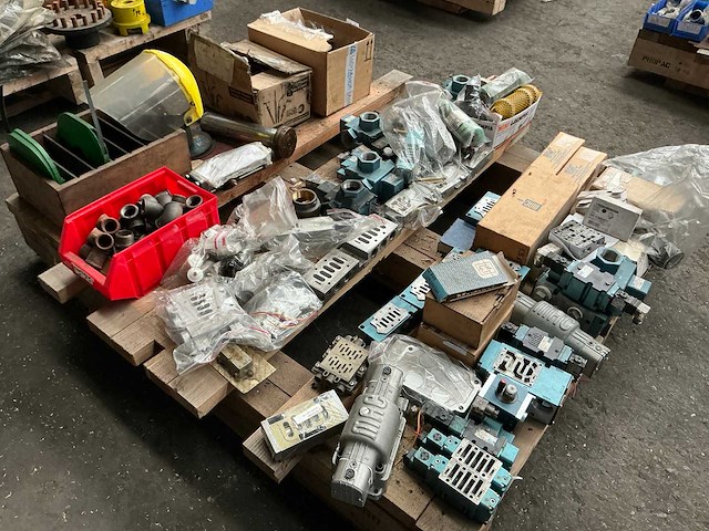 Partij diverse onderdelen - afbeelding 14 van  18