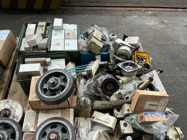 Partij diverse onderdelen - afbeelding 1 van  6