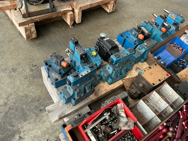 Partij diverse onderdelen - afbeelding 2 van  16