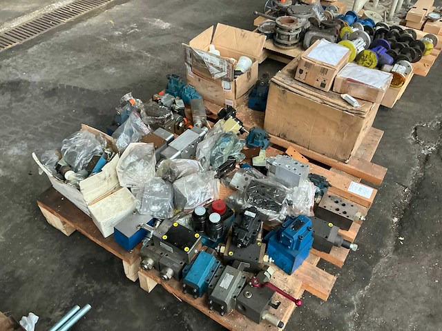 Partij diverse onderdelen - afbeelding 5 van  8