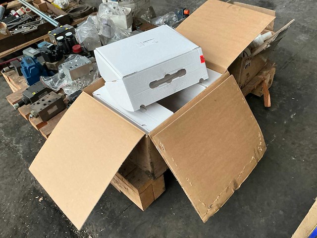 Partij diverse onderdelen - afbeelding 8 van  8