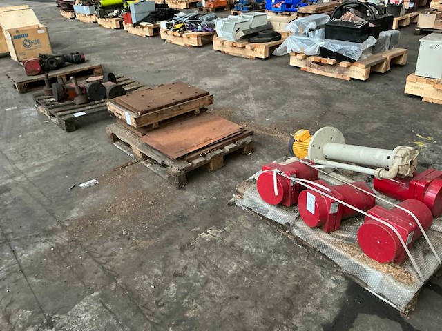 Partij diverse onderdelen - afbeelding 1 van  5