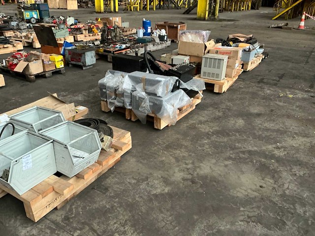 Partij diverse onderdelen - afbeelding 1 van  14