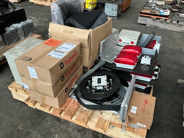 Partij diverse onderdelen - afbeelding 14 van  14