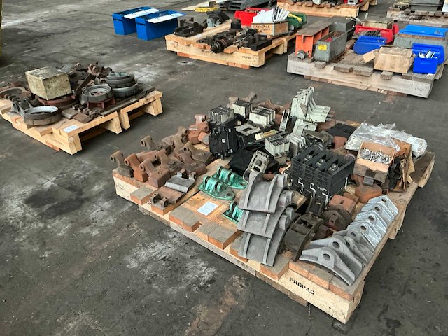 Partij diverse onderdelen - afbeelding 1 van  12