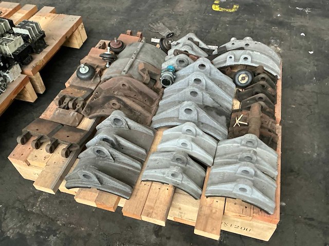 Partij diverse onderdelen - afbeelding 6 van  25