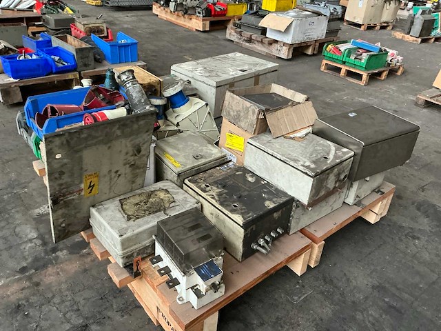 Partij diverse onderdelen - afbeelding 12 van  25