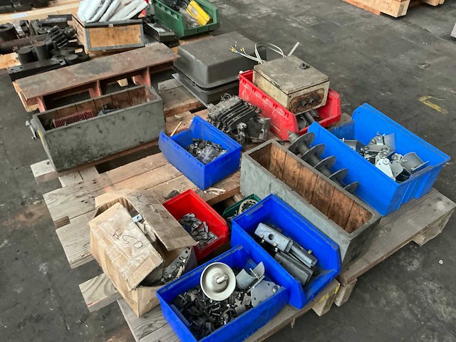 Partij diverse onderdelen - afbeelding 15 van  25