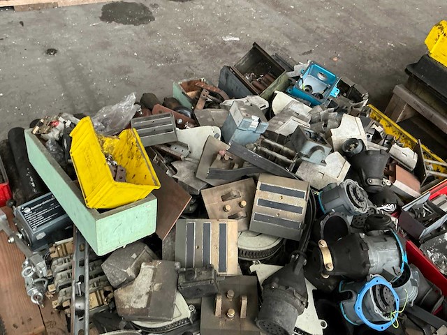 Partij diverse onderdelen - afbeelding 17 van  22