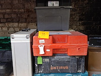 Partij diverse opberg/sorteerkoffers - afbeelding 1 van  2