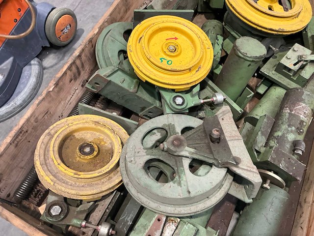 Partij diverse oude machine onderdelen - afbeelding 3 van  4