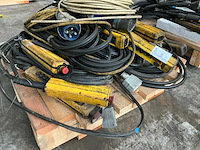 Partij diverse peerbedieningen - afbeelding 2 van  5