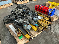 Partij diverse peerbedieningen - afbeelding 1 van  4