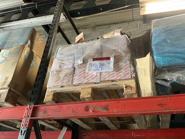 Partij diverse plinten & lampen (6x pallet) - afbeelding 2 van  14