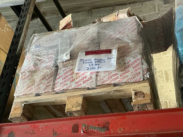 Partij diverse plinten & lampen (6x pallet) - afbeelding 3 van  14