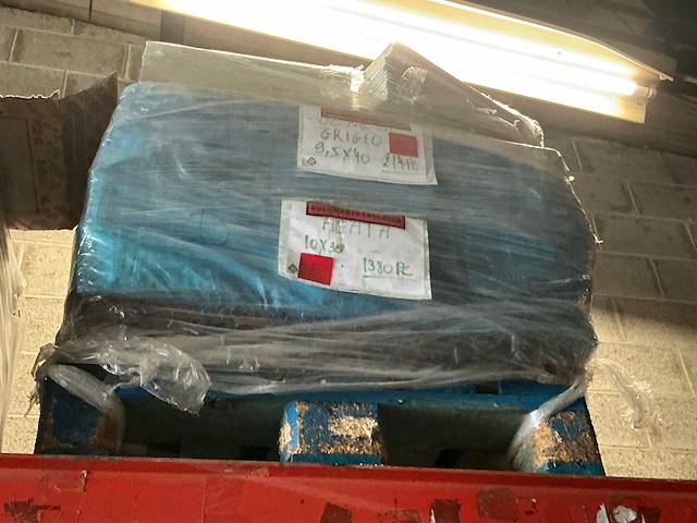 Partij diverse plinten & lampen (6x pallet) - afbeelding 5 van  14