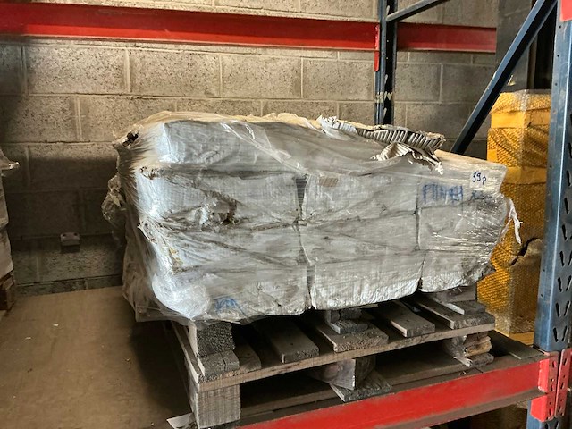 Partij diverse plinten & lampen (6x pallet) - afbeelding 6 van  14