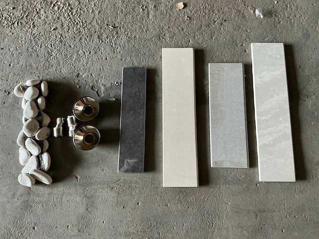 Partij diverse plinten & lampen (6x pallet) - afbeelding 1 van  14