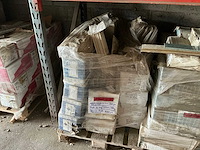Partij diverse plinten & lampen (6x pallet) - afbeelding 10 van  14