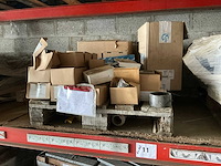 Partij diverse plinten & tegels (6x pallet) - afbeelding 4 van  12