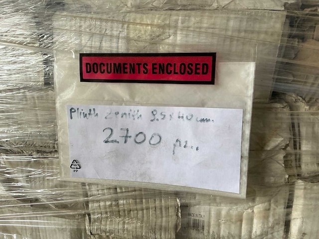 Partij diverse plinten & tegels (6x pallet) - afbeelding 8 van  12