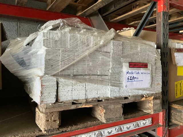 Partij diverse plinten & tegels (6x pallet) - afbeelding 11 van  12
