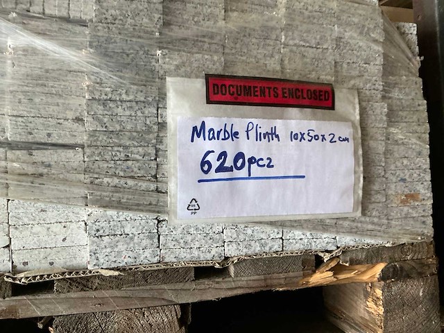Partij diverse plinten & tegels (6x pallet) - afbeelding 12 van  12