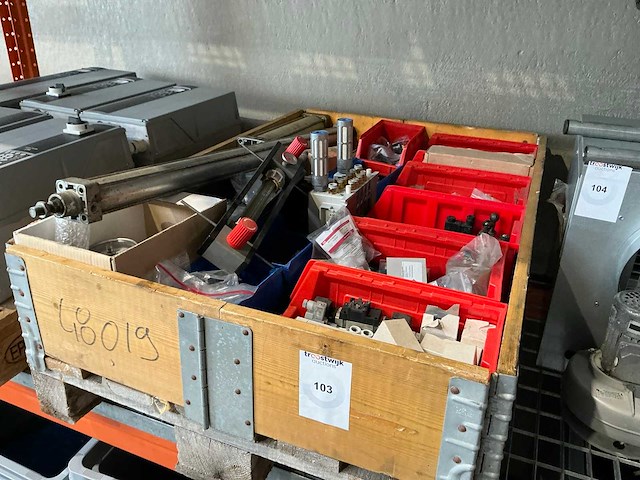 Partij diverse pneumatische onderdelen - afbeelding 1 van  14