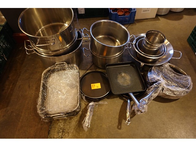 Partij diverse potten en pannen - afbeelding 1 van  5