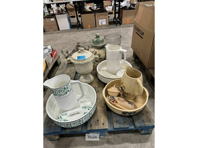 Partij diverse potten en vazen - afbeelding 1 van  7