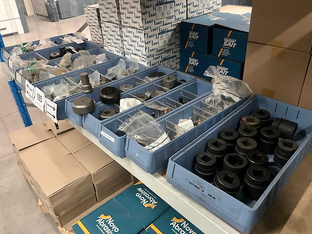 Partij diverse punching units, doppen - afbeelding 1 van  11