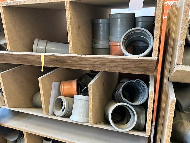 Partij diverse pvc koppelstukken - afbeelding 2 van  10