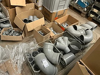 Partij diverse pvc koppelstukken - afbeelding 1 van  6