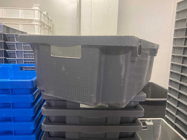 Partij diverse pvc stapelbakken (26x) - afbeelding 2 van  4