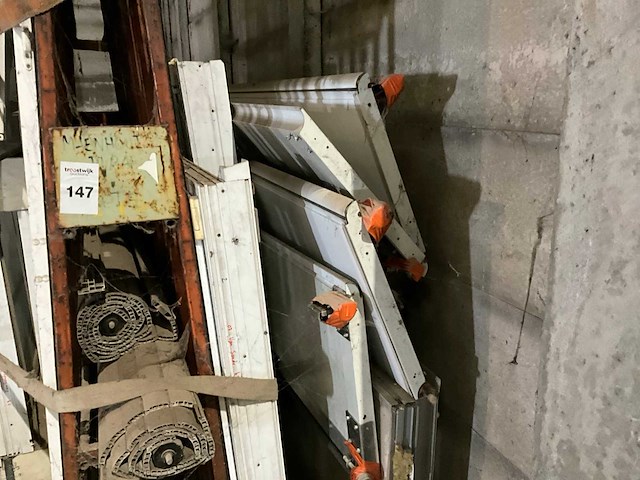 Partij diverse ramen en deuren - afbeelding 2 van  4