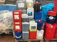 Partij diverse restanten smeermiddelen - afbeelding 1 van  7