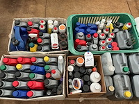 Partij diverse restanten smeermiddelen - afbeelding 1 van  4