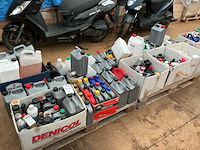 Partij diverse restanten smeermiddelen - afbeelding 1 van  3