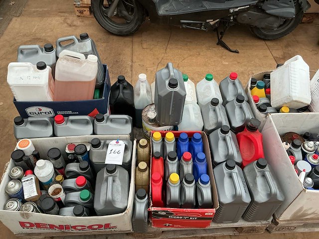 Partij diverse restanten smeermiddelen - afbeelding 2 van  3