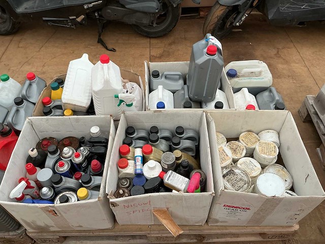 Partij diverse restanten smeermiddelen - afbeelding 3 van  3