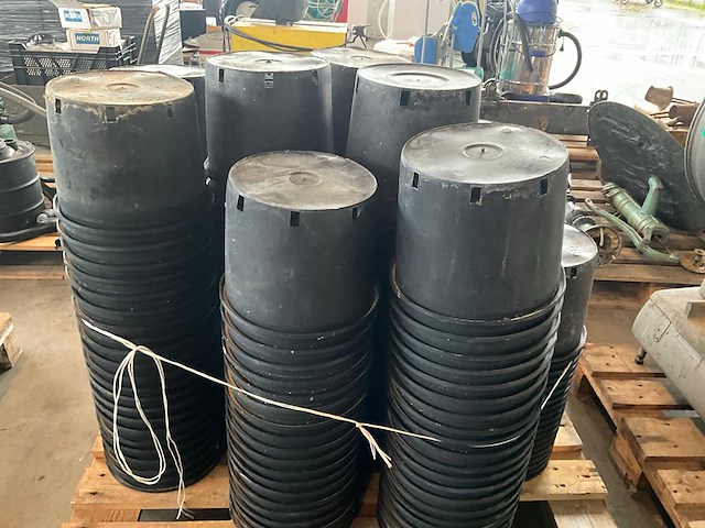 Partij diverse ronde pvc potten voor tuinbouw (175x) - afbeelding 3 van  11