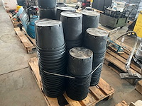 Partij diverse ronde pvc potten voor tuinbouw (175x) - afbeelding 1 van  11