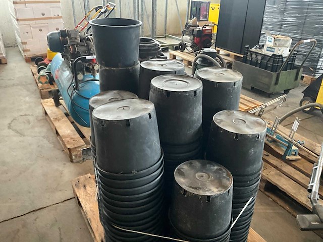 Partij diverse ronde pvc potten voor tuinbouw (175x) - afbeelding 4 van  11