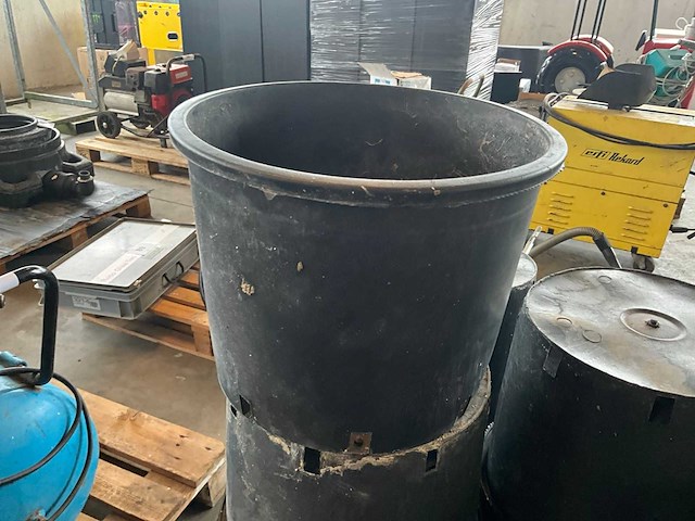 Partij diverse ronde pvc potten voor tuinbouw (175x) - afbeelding 6 van  11
