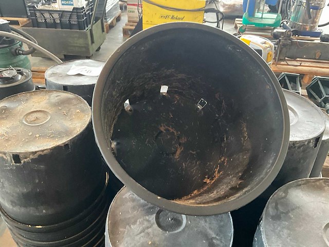 Partij diverse ronde pvc potten voor tuinbouw (175x) - afbeelding 7 van  11